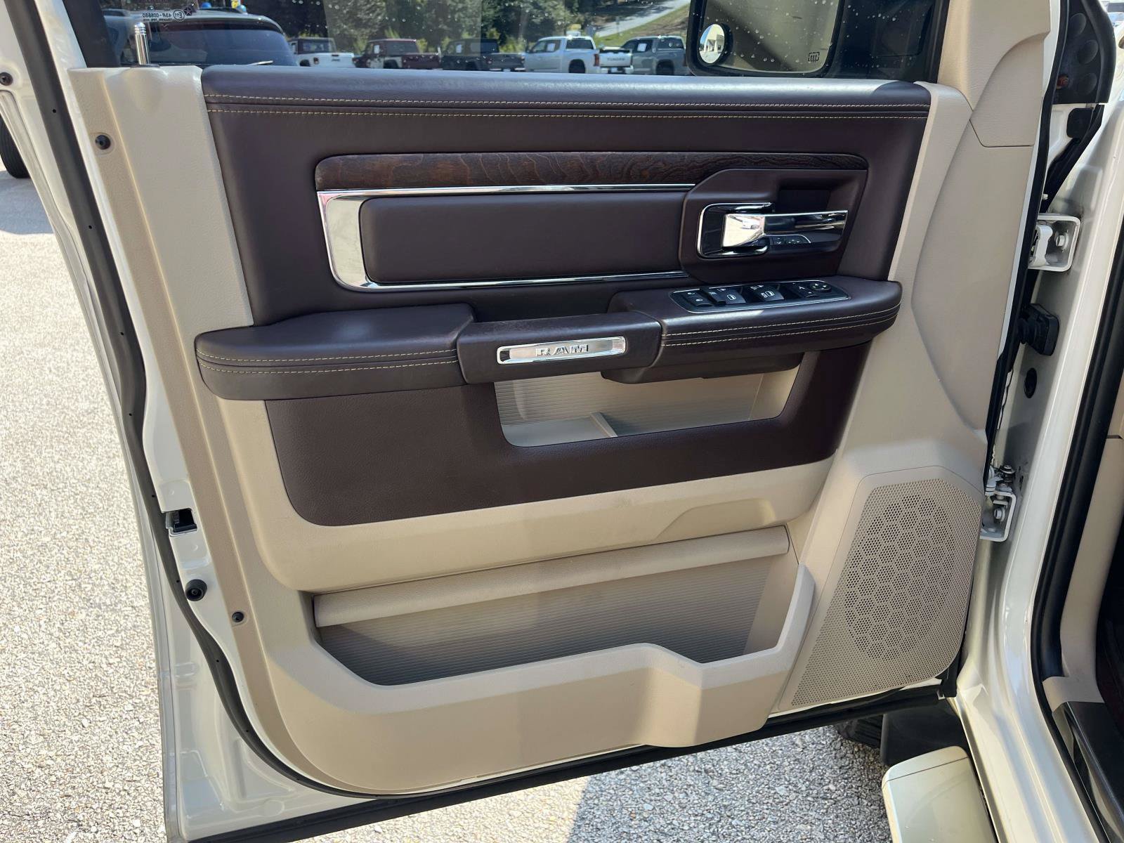 Used 2016 RAM 1500 Laramie Longhorn w/ Convenience Group AWD/4WD image 17