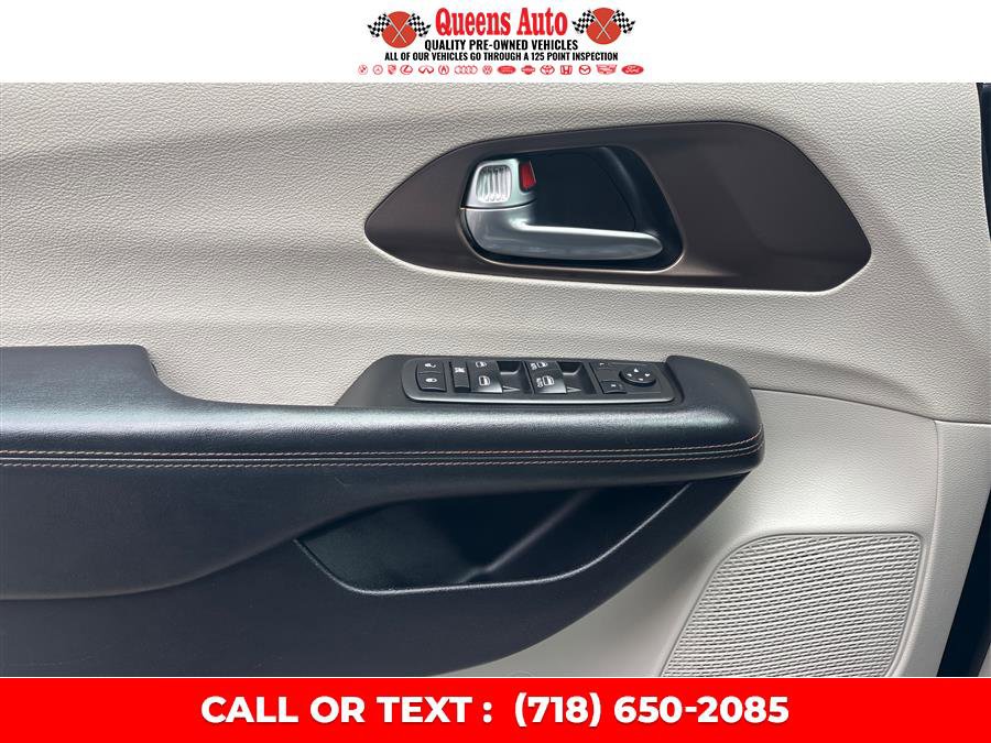 Used 2019 Chrysler Pacifica Touring-L image 22