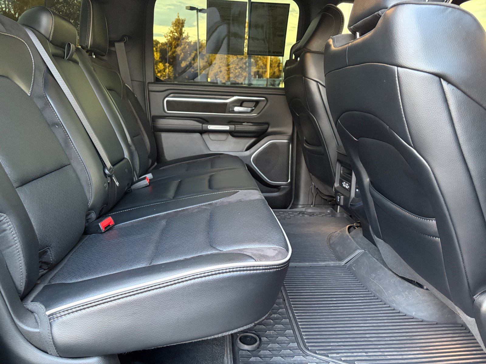 Used 2023 RAM 1500 Laramie AWD/4WD image 18