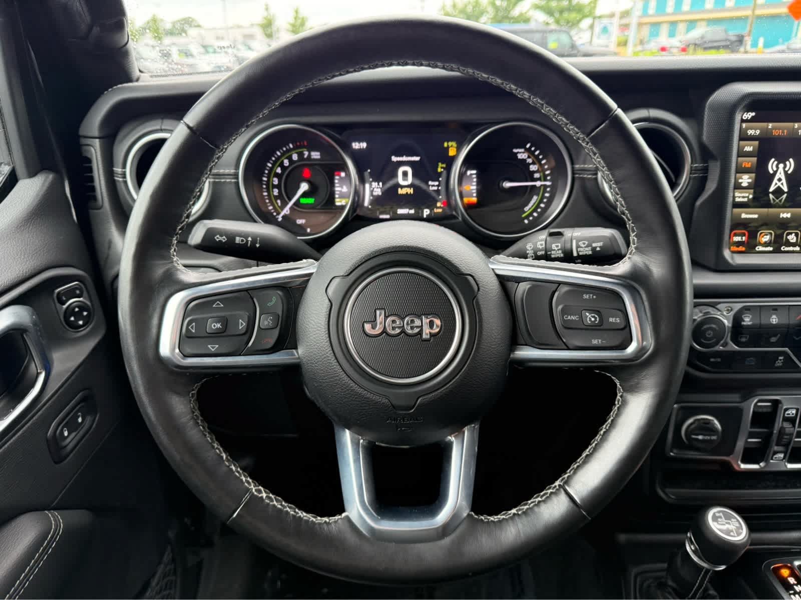 Used 2023 Jeep Wrangler Unlimited Sahara w/ Cold Weather Group AWD/4WD image 19