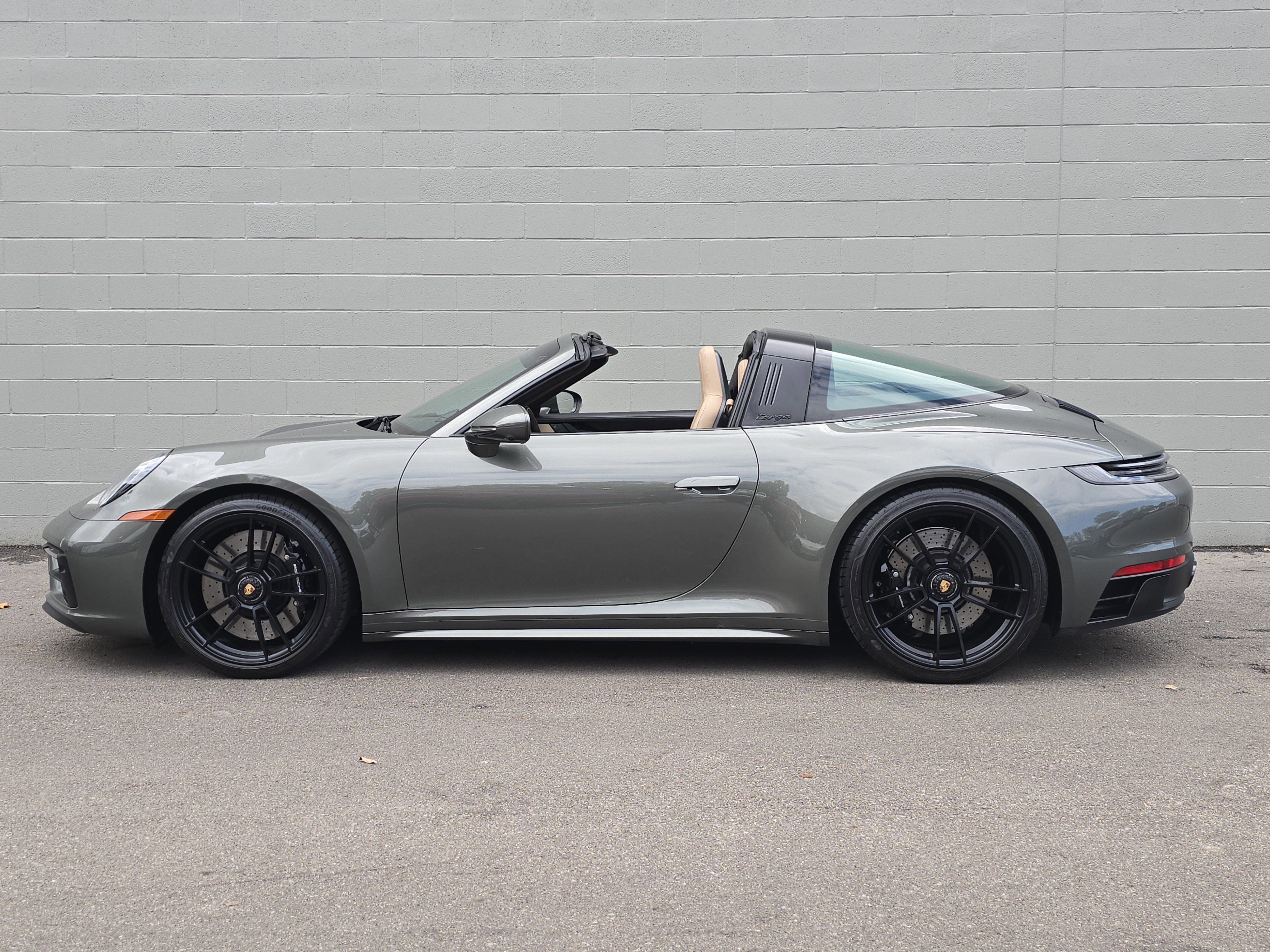 Certified 2023 Porsche 911 Targa 4 GTS image 2