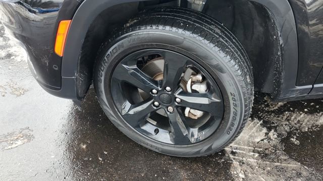 Certified 2023 Jeep Grand Cherokee L Limited w/ Luxury Tech Group II image 3