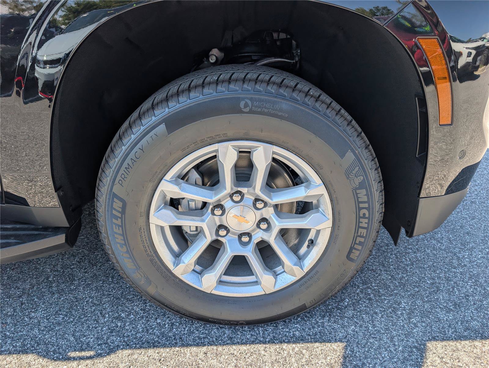 New 2026 Chevrolet Suburban LT w/ Sun And Tow Package AWD/4WD image 5