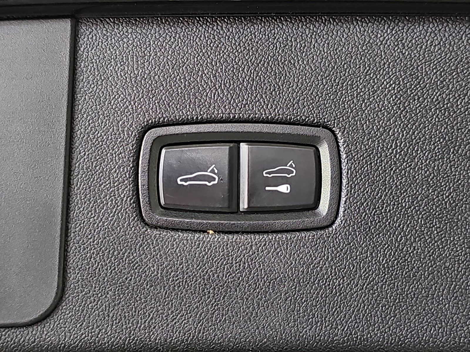 Used 2023 Porsche Cayenne Platinum Edition AWD/4WD image 13