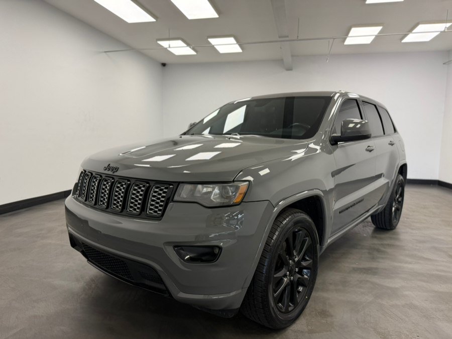 Used 2020 Jeep Grand Cherokee Altitude AWD/4WD image 3