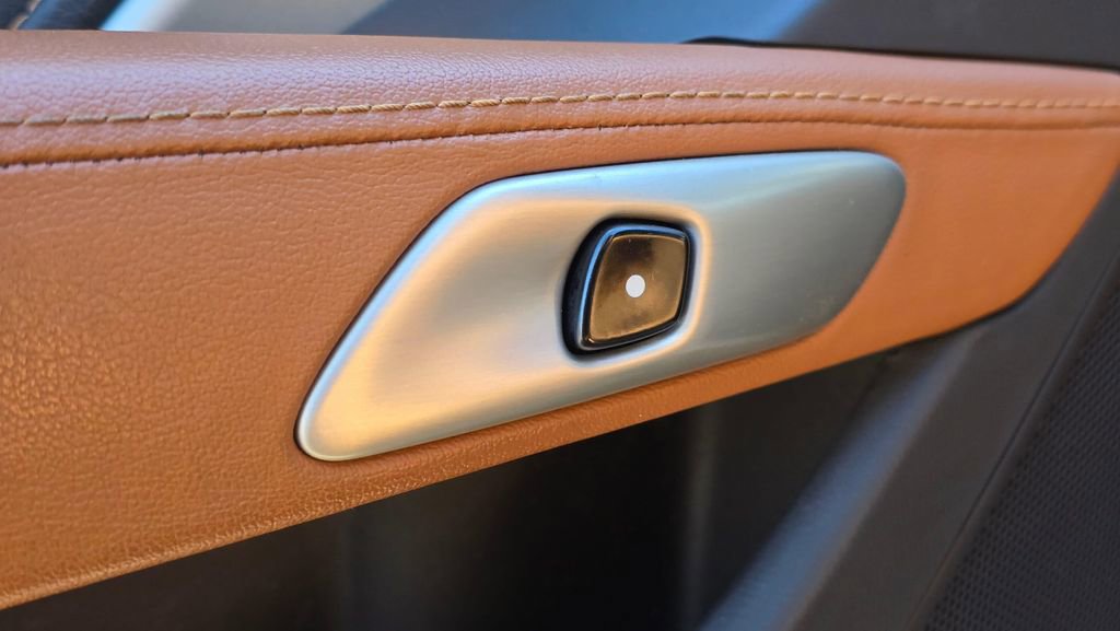 Used 2015 Chevrolet Corvette Stingray Convertible w/ 2LT Preferred Equipment Group image 23