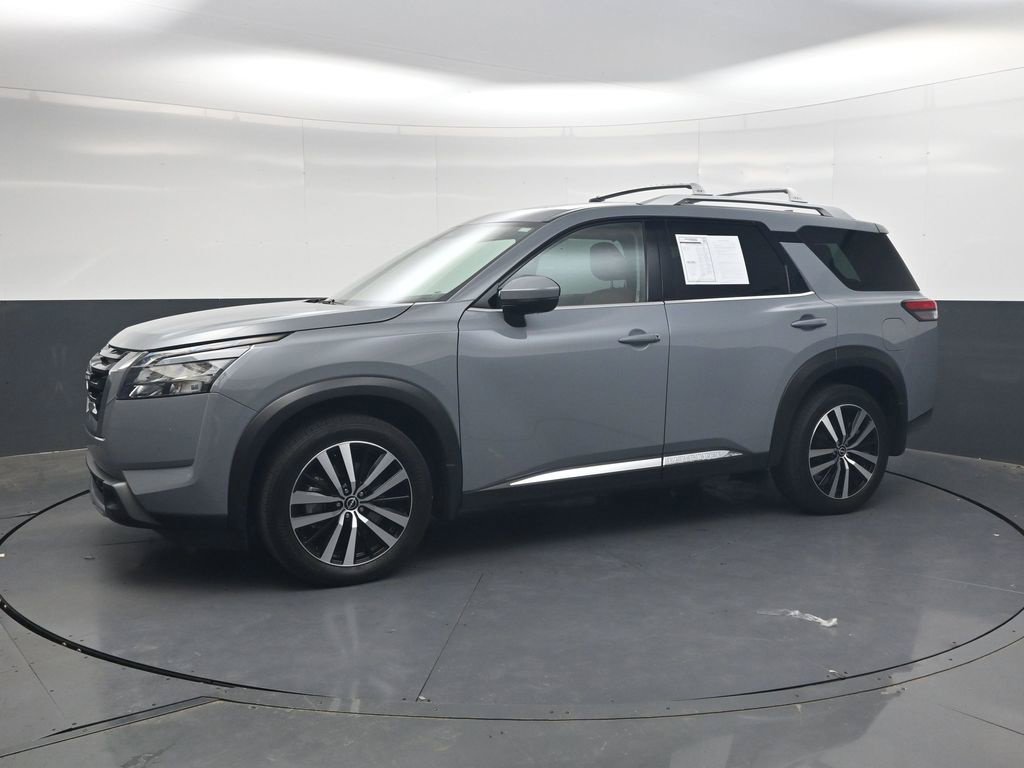 Certified 2025 Nissan Pathfinder Platinum w/ Cargo Package AWD/4WD image 13