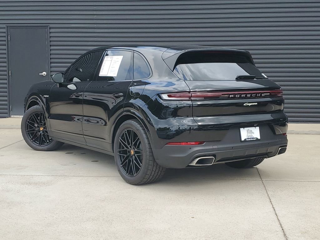 Certified 2025 Porsche Cayenne E-Hybrid image 3