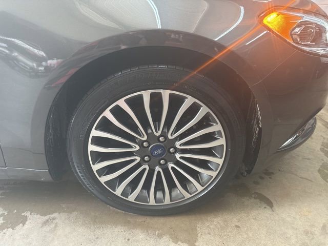 Used 2018 Ford Fusion SE w/ Fusion SE Technology Package FWD image 23