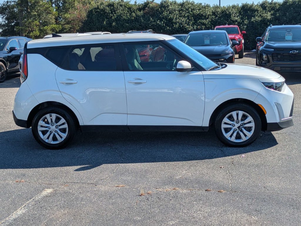 Used 2023 Kia Soul LX FWD image 3