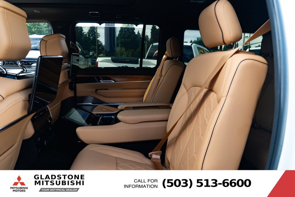 Used 2022 Jeep Grand Wagoneer Series III w/ Rear Seat Video Group 1 AWD/4WD image 24