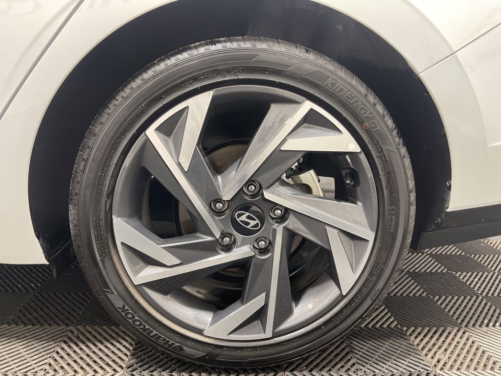 Used 2025 Hyundai Elantra SEL image 27