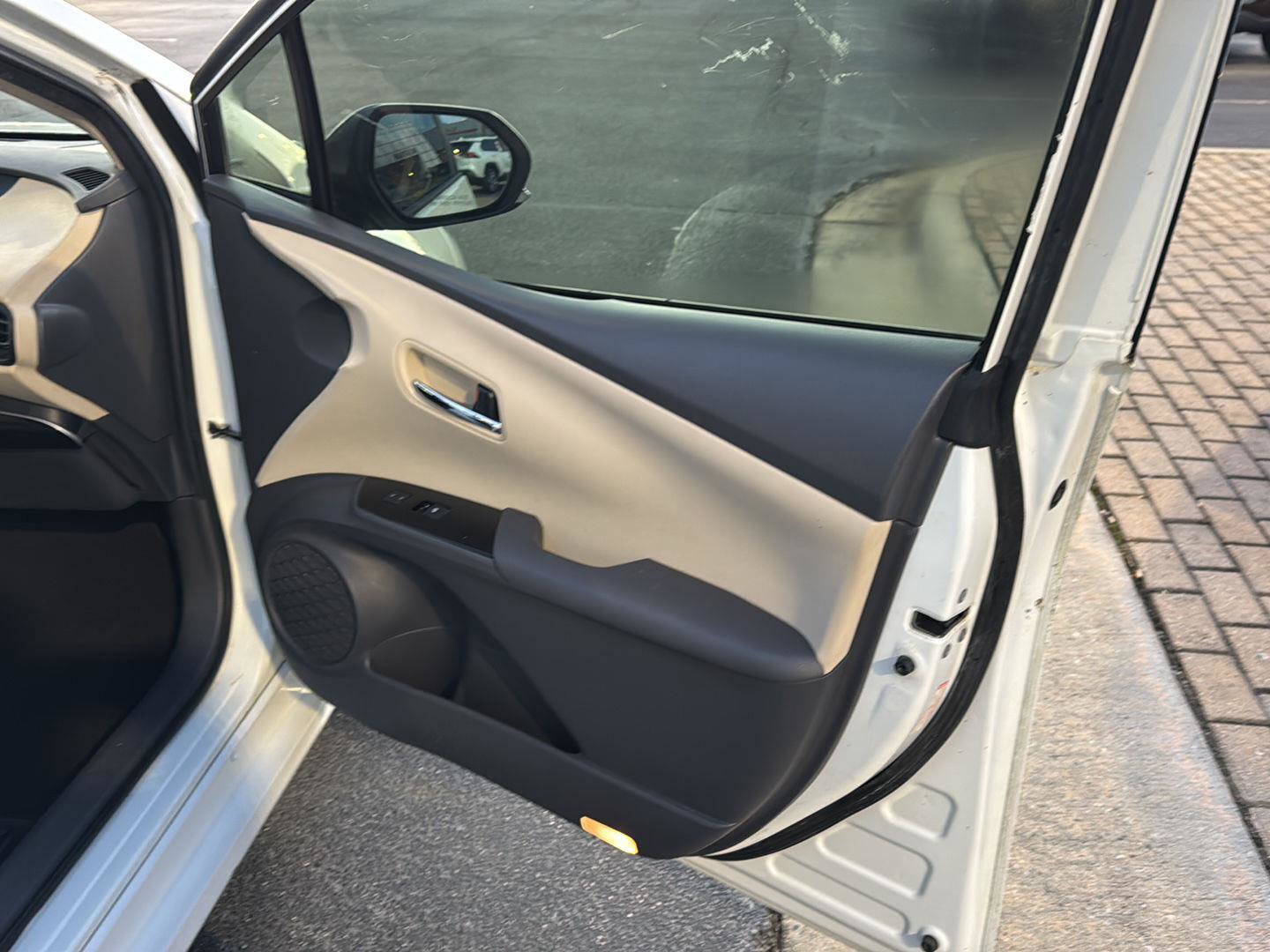 Used 2016 Toyota Prius Two image 12