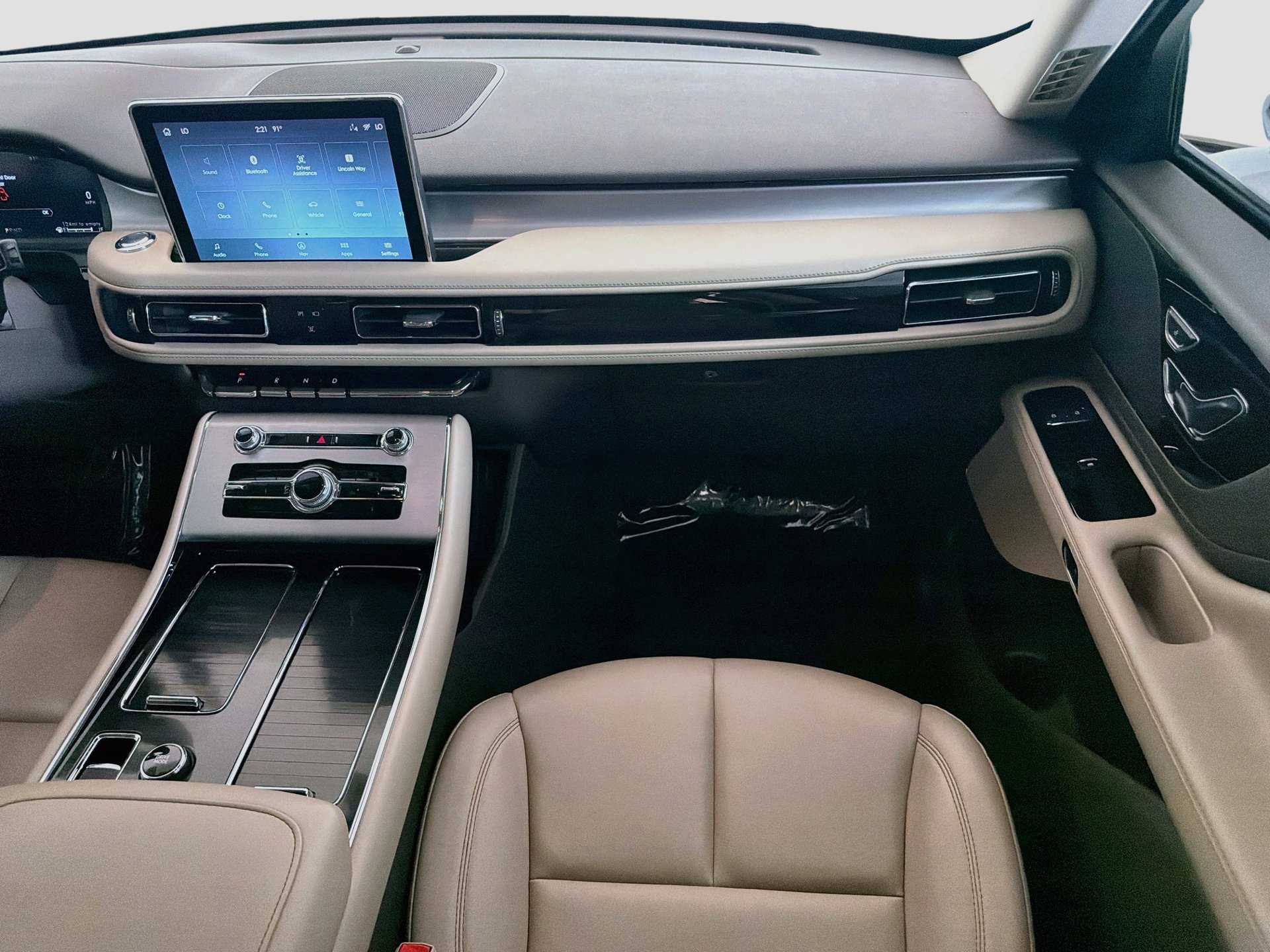 Used 2023 Lincoln Aviator 2WD w/ Premium Package image 18