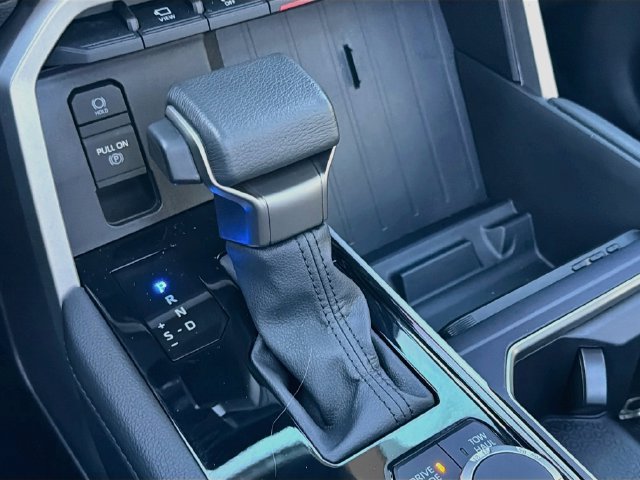 Used 2025 Toyota Tundra Limited AWD/4WD image 27