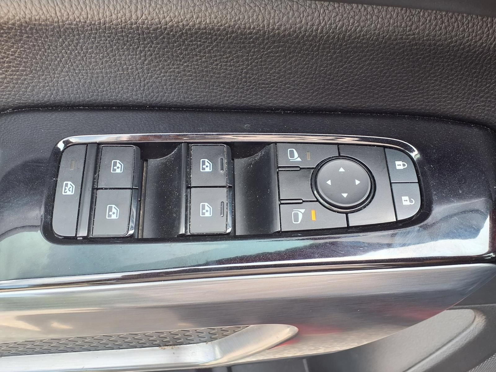 Used 2023 Nissan Pathfinder SL FWD image 7