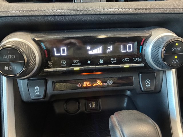 Used 2025 Toyota RAV4 XLE FWD image 17