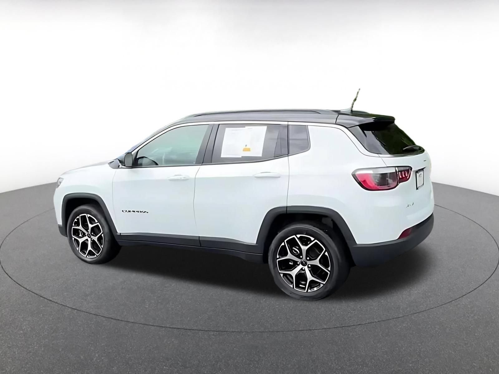 Used 2025 Jeep Compass Limited AWD/4WD image 10