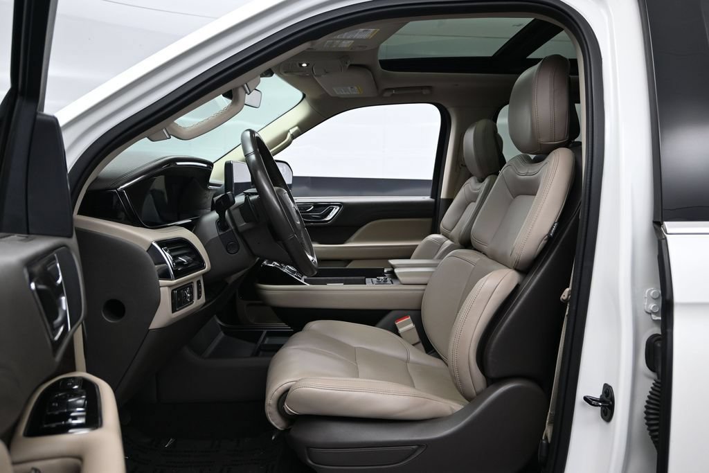 Used 2024 Lincoln Navigator Premiere AWD/4WD image 17