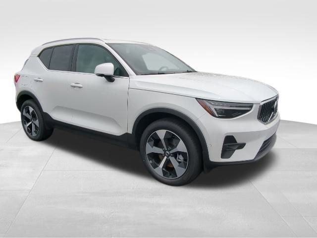 New 2025 Volvo XC40 B5 Plus w/ Protection Package Premier AWD/4WD image 9