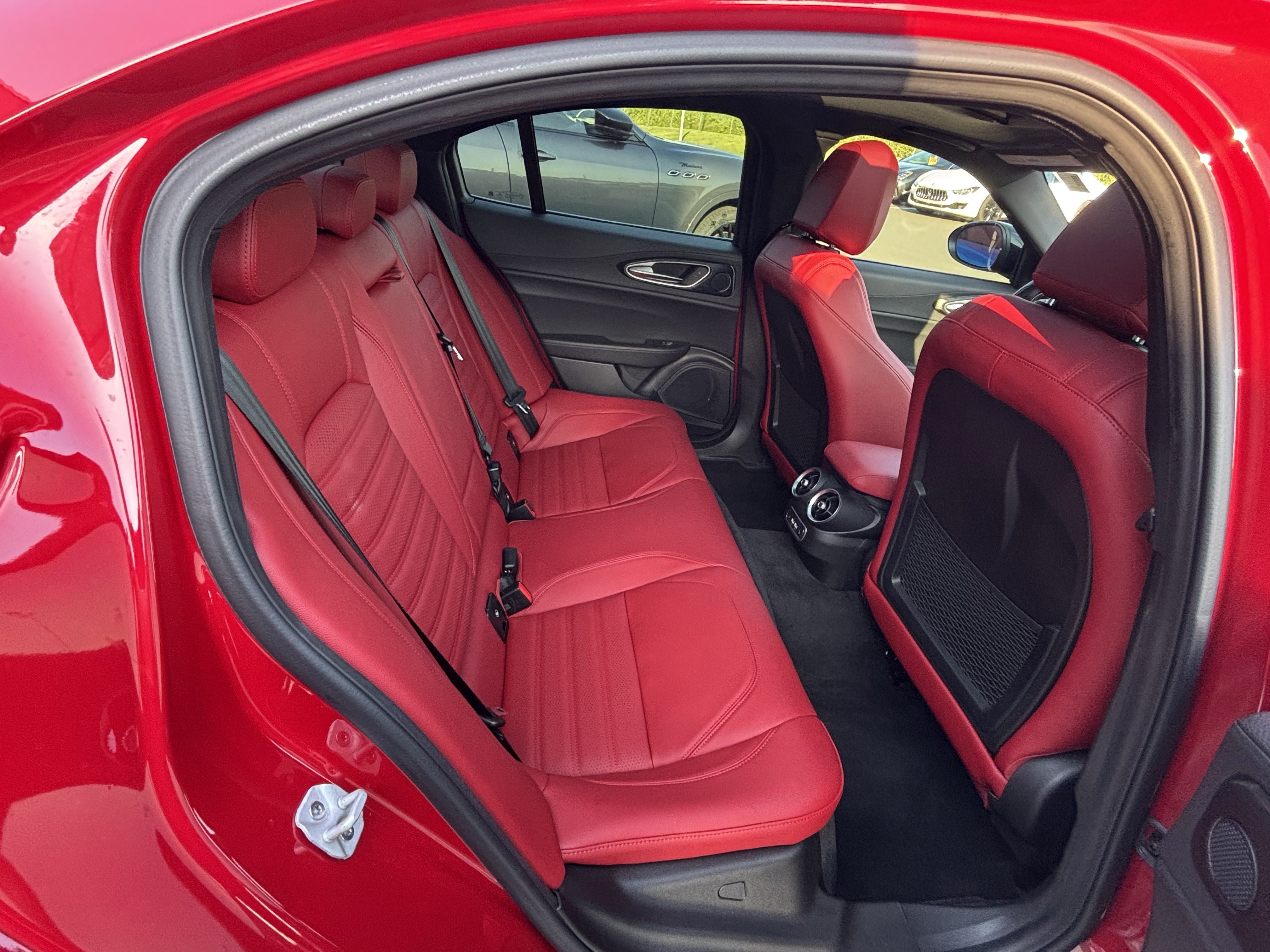 Certified 2024 Alfa Romeo Giulia Sprint RWD image 39