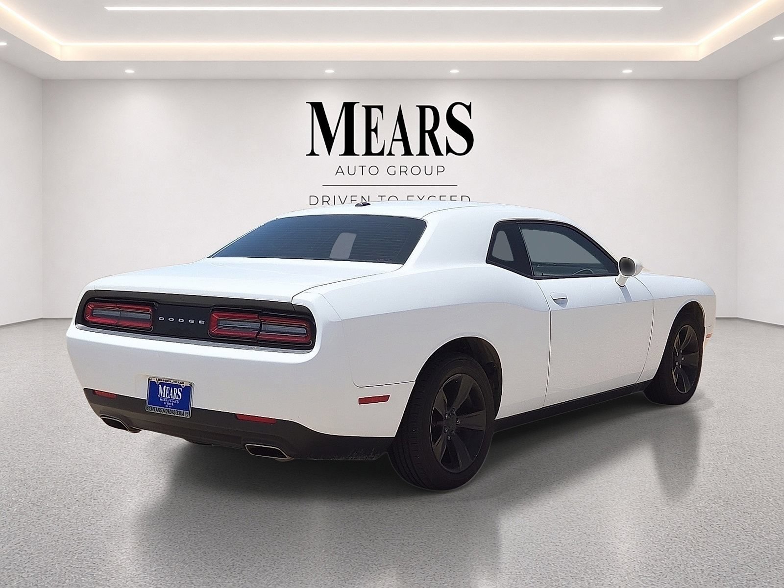 Used 2016 Dodge Challenger SXT RWD image 5