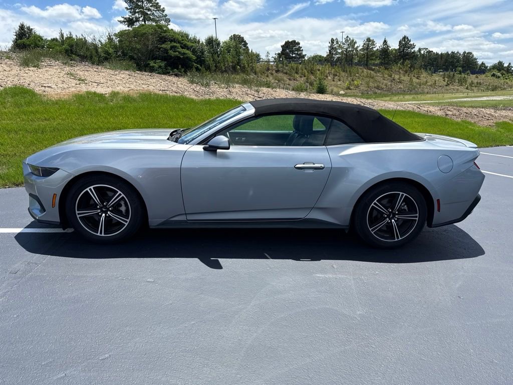 Used 2025 Ford Mustang Premium RWD image 2