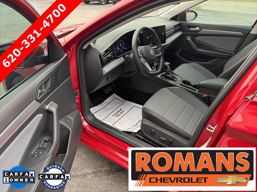 Used 2025 Volkswagen Jetta SE image 9