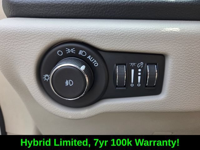 Used 2023 Chrysler Pacifica Limited FWD image 22