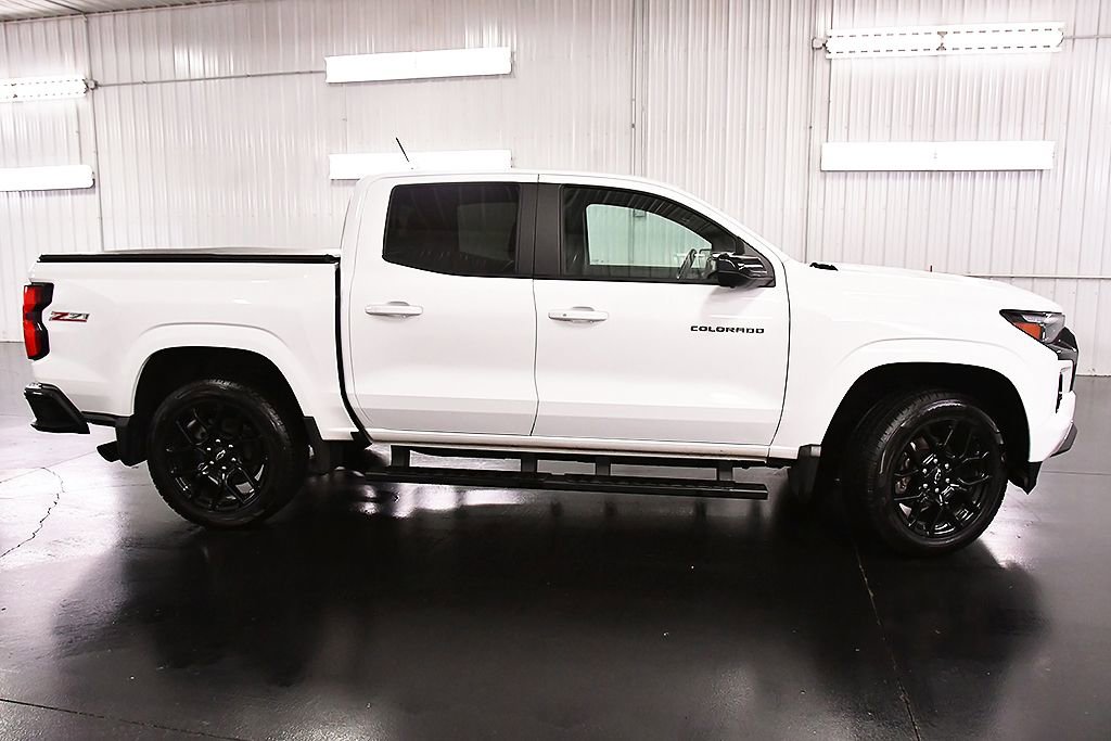Used 2024 Chevrolet Colorado Z71 w/ LPO, Dark Essentials Package image 8