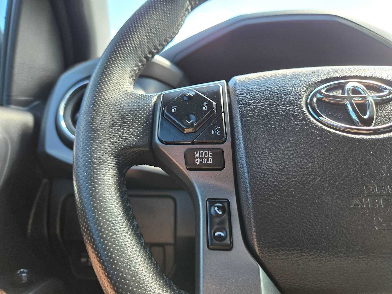Certified 2020 Toyota Tacoma TRD Off-Road AWD/4WD image 35