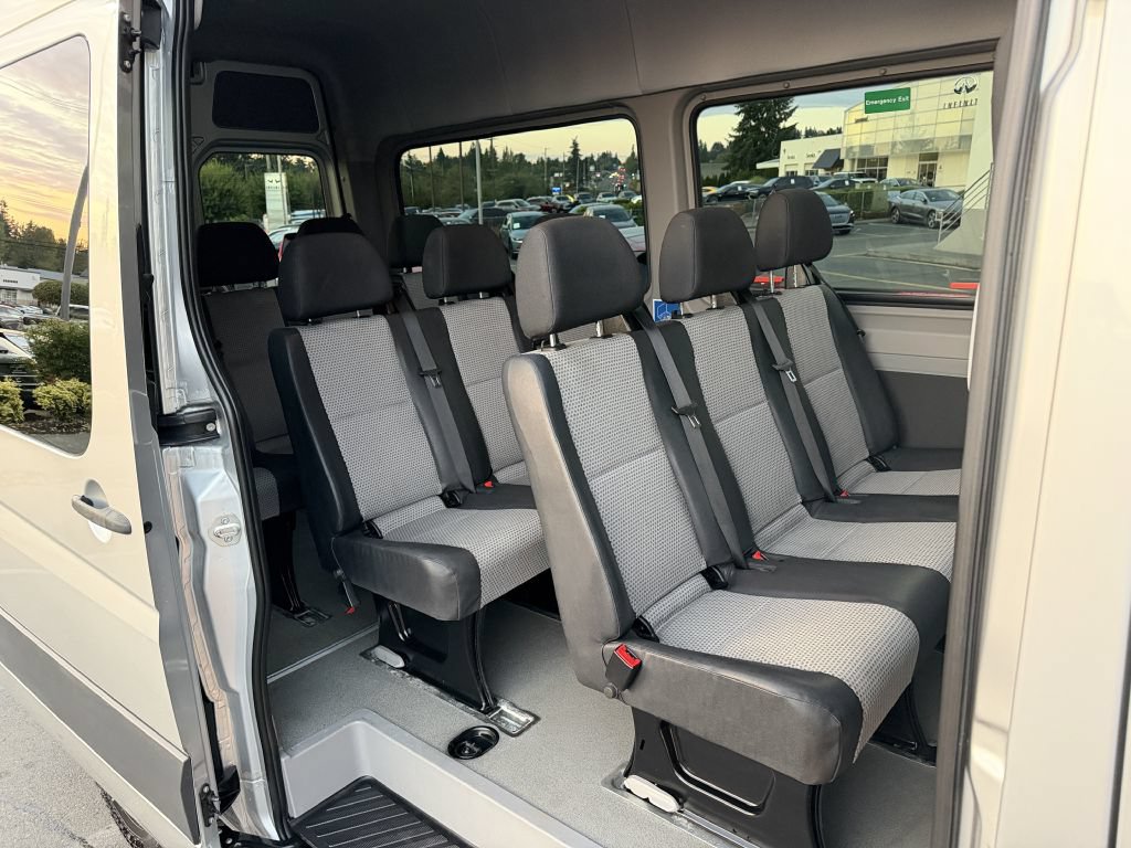 Used 2009 Freightliner Sprinter 2500 RWD image 17