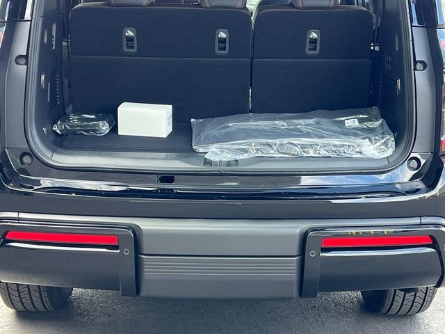 New 2026 Nissan Armada SL w/ Captain's Chari Seat Package image 4