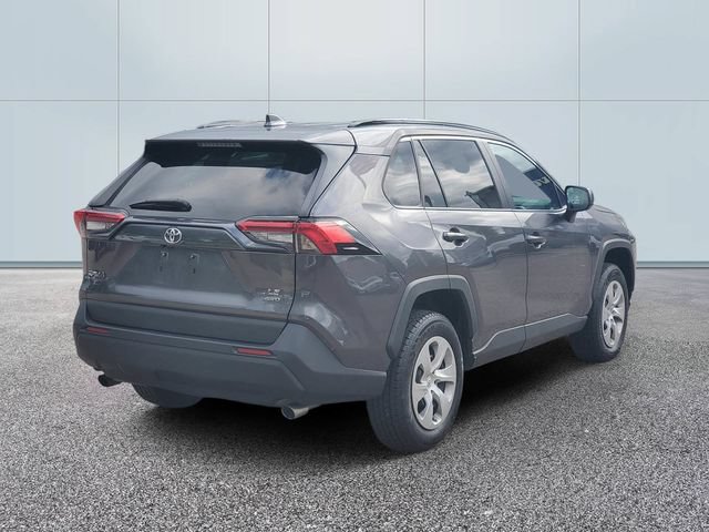 Used 2021 Toyota RAV4 LE AWD/4WD image 2