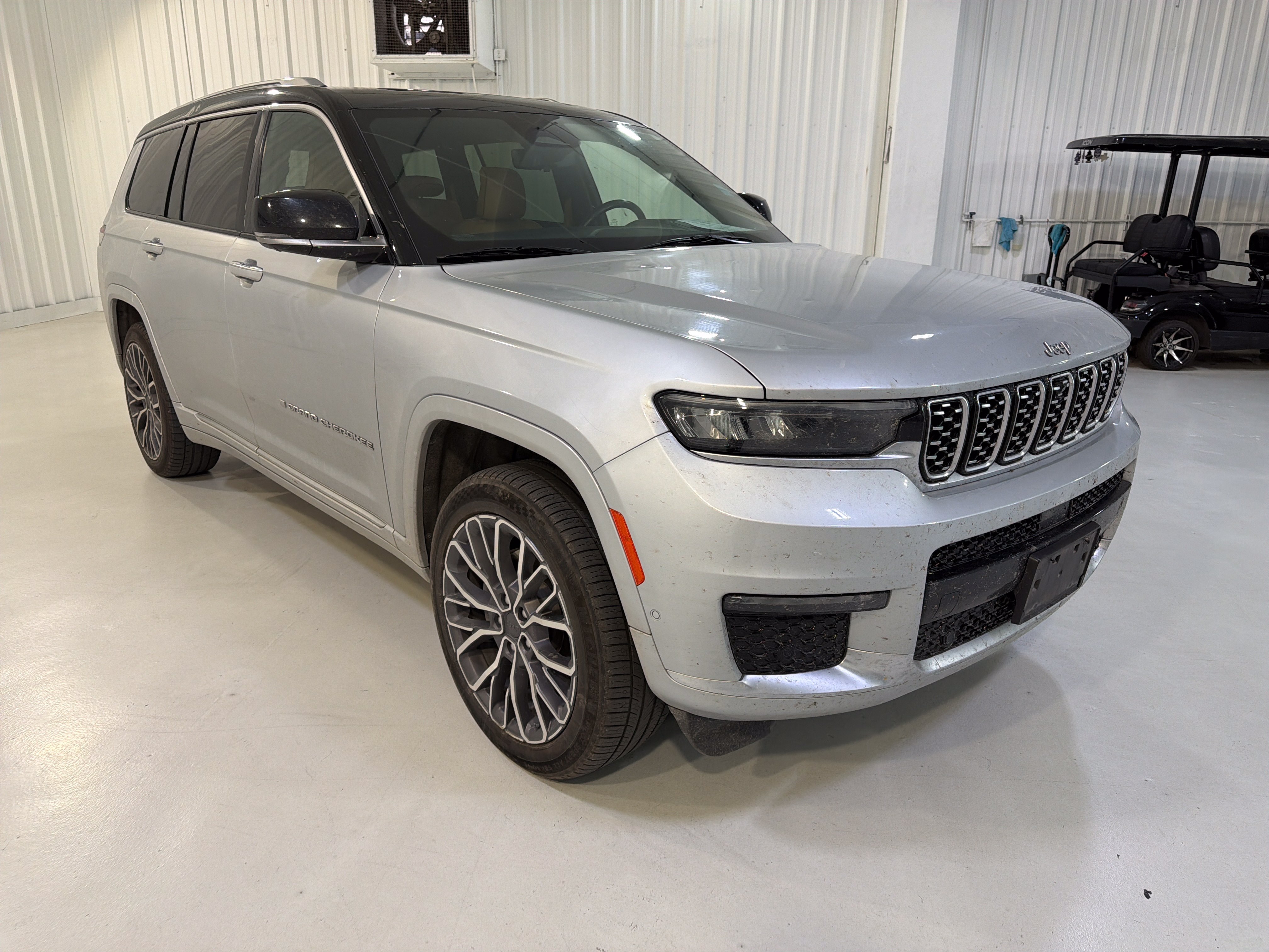 Used 2023 Jeep Grand Cherokee L Summit AWD/4WD image 7