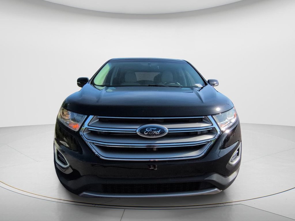 Used 2018 Ford Edge Titanium FWD image 2
