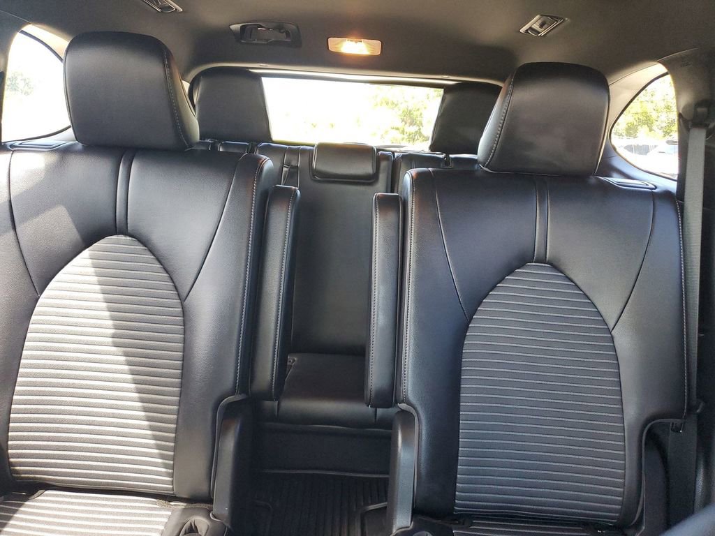 Certified 2023 Toyota Highlander L image 13