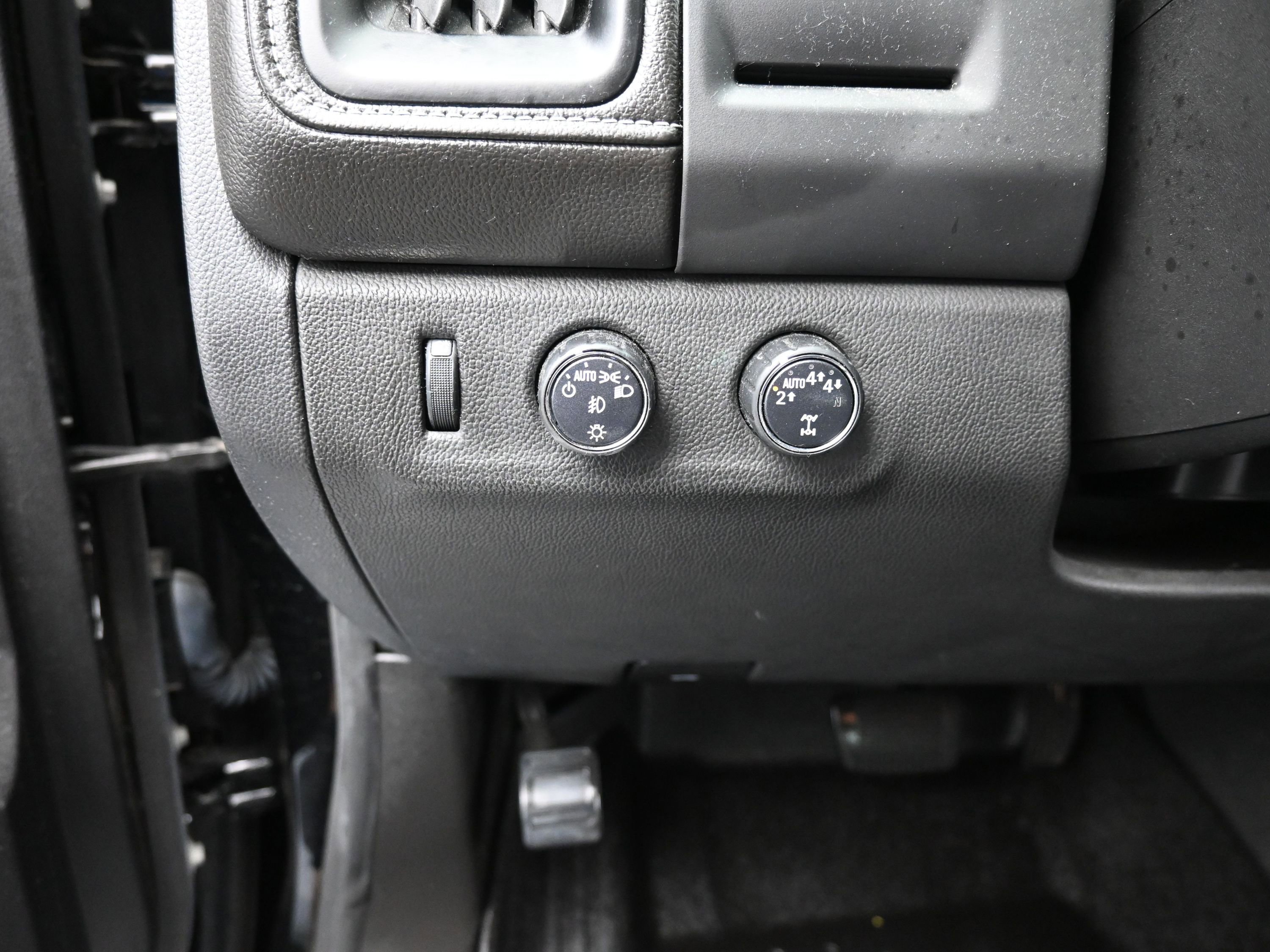 Used 2022 GMC Canyon Denali image 8