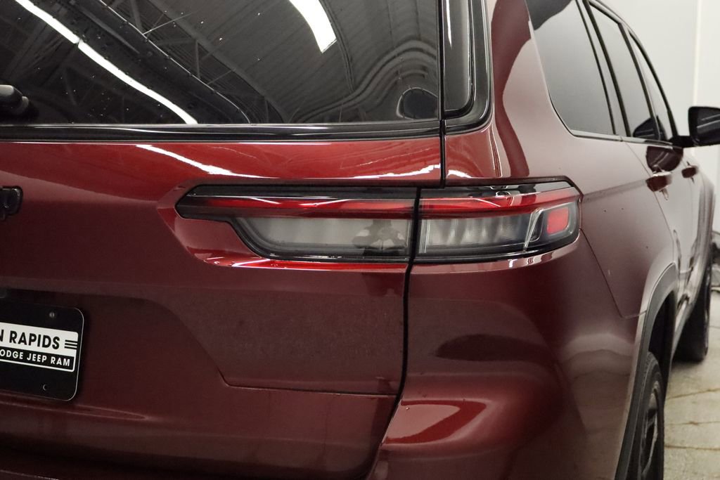 Used 2023 Jeep Grand Cherokee L Laredo image 17