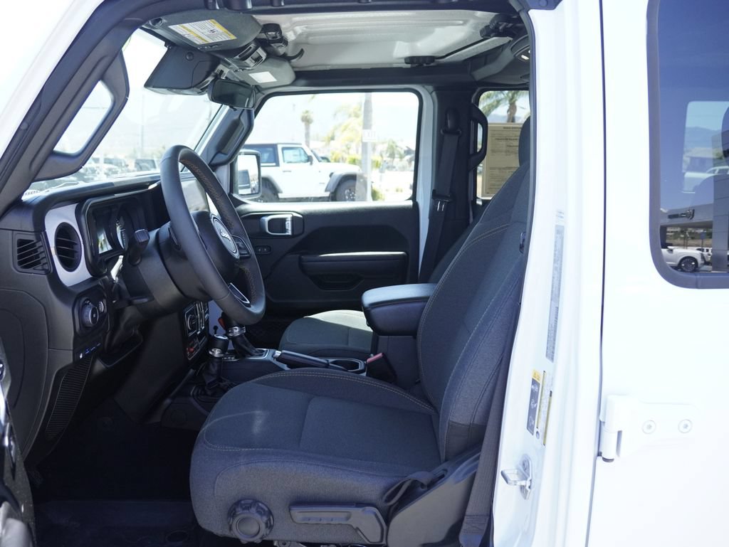 Used 2024 Jeep Wrangler Unlimited AWD/4WD image 29