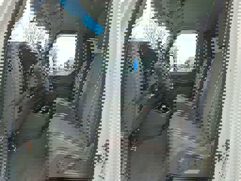 Used 2016 Nissan NV 3500 SV w/ SV Technology Package image 11