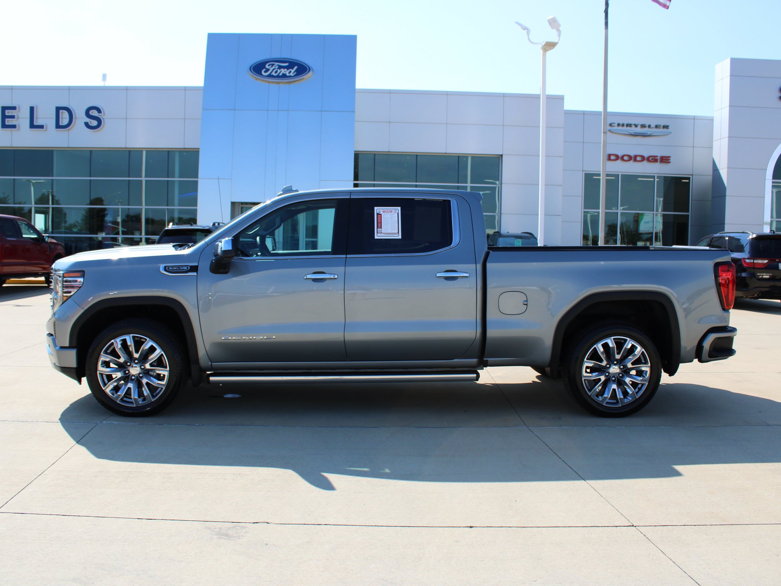 Used 2026 GMC Sierra 1500 Denali w/ Denali Reserve Package AWD/4WD image 3