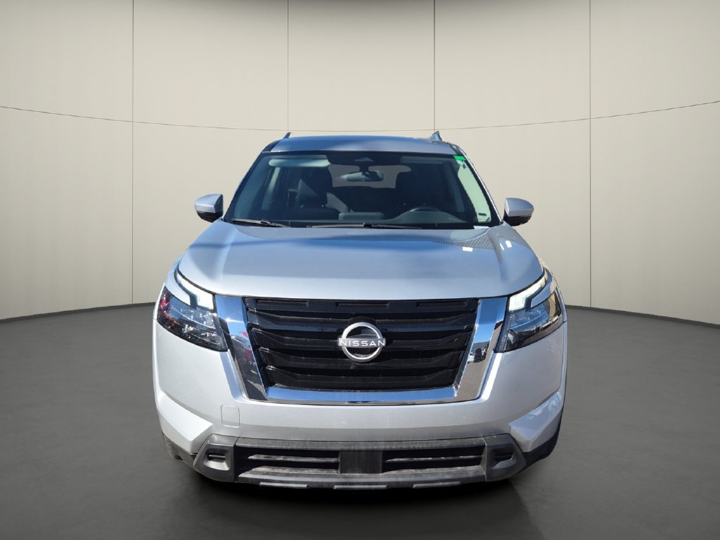 Used 2024 Nissan Pathfinder SV FWD image 2