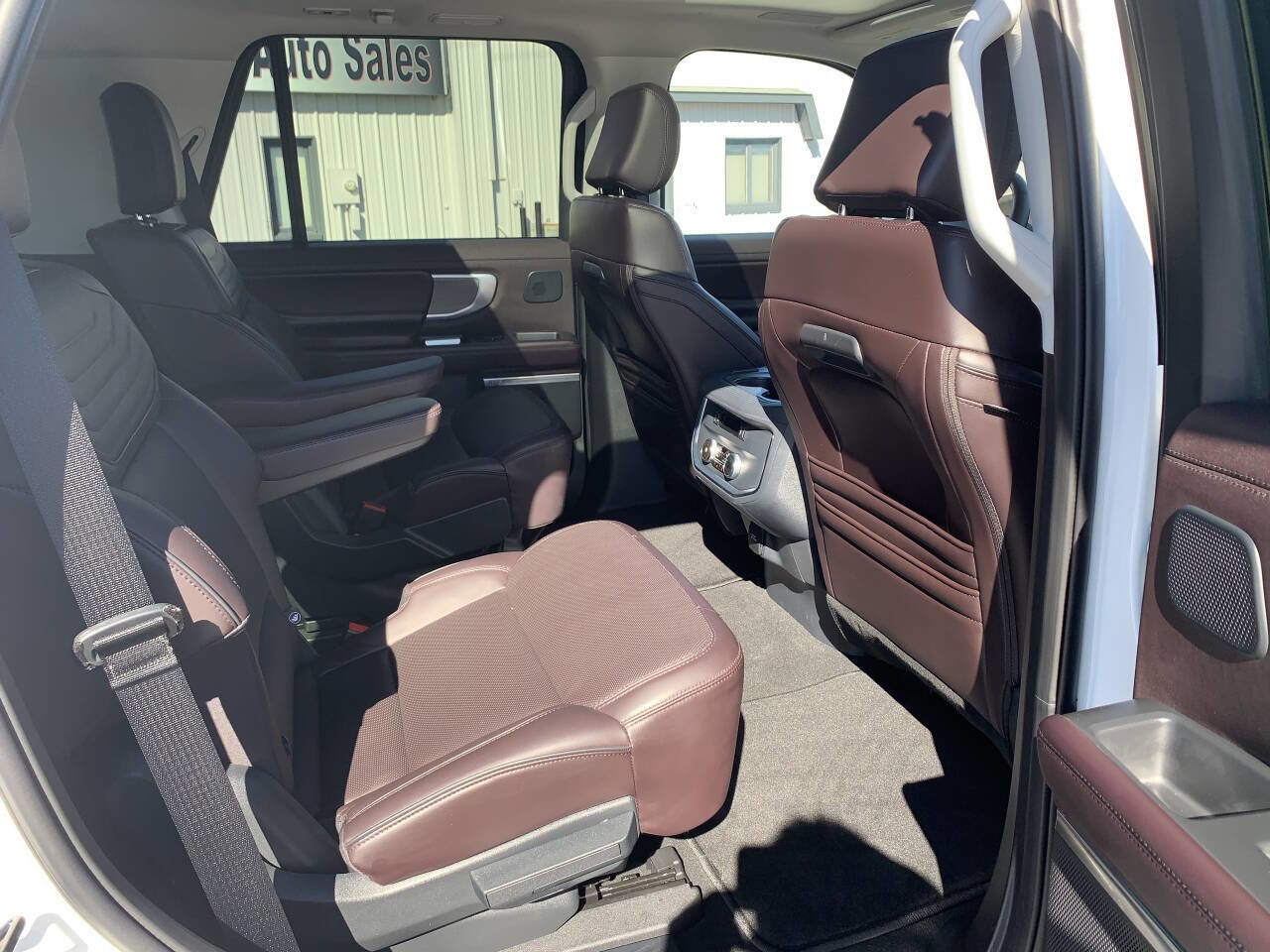 Used 2025 Ford Expedition Platinum w/ Platinum Ultimate Package image 30