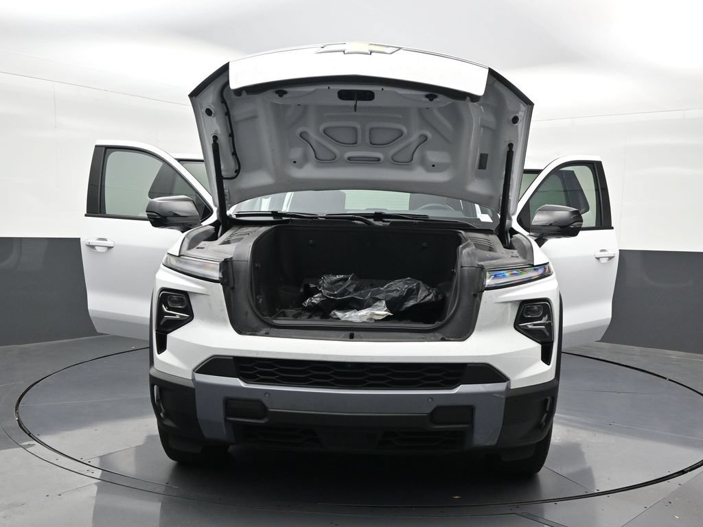 Used 2025 Chevrolet Silverado EV LT AWD/4WD image 37