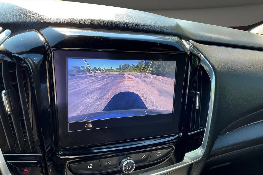 Used 2023 Chevrolet Traverse LT FWD image 17