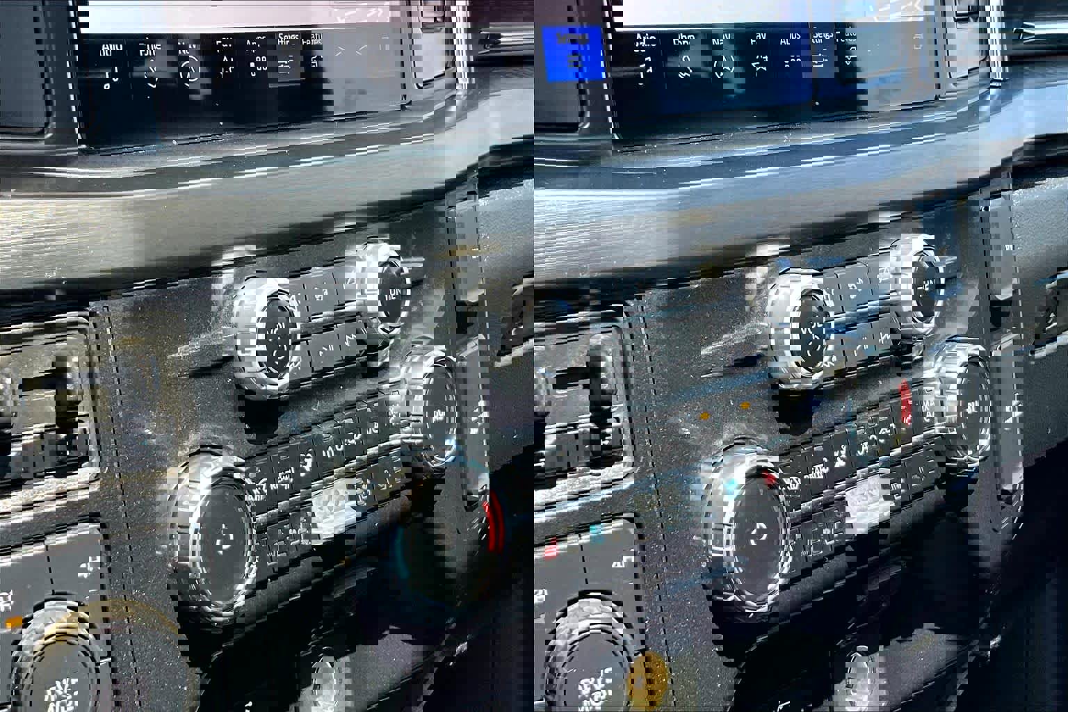 Used 2024 Ford F250 Lariat w/ Sport Appearance Package image 31