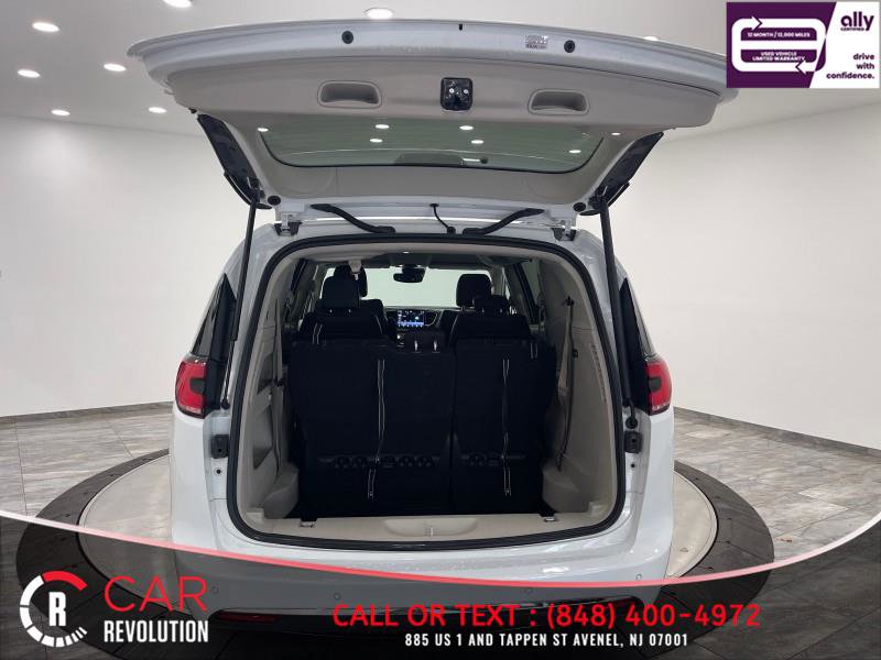 Used 2022 Chrysler Pacifica Touring-L image 39