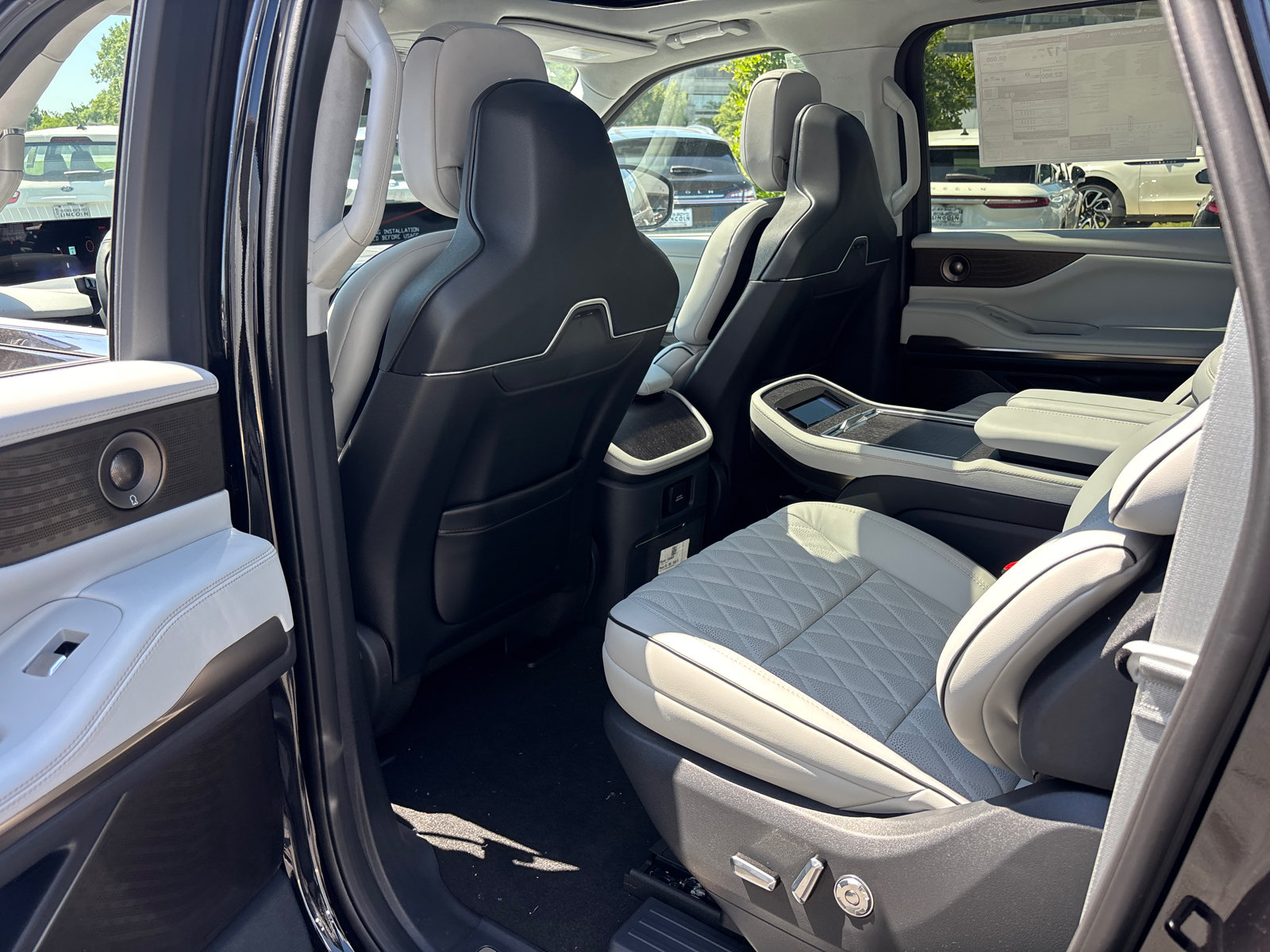 New 2026 Lincoln Navigator L Black Label AWD/4WD image 27