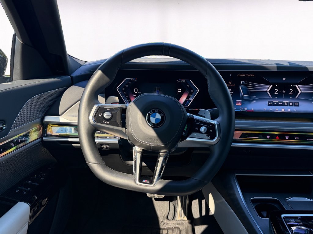 Used 2023 BMW 760i xDrive AWD/4WD image 12